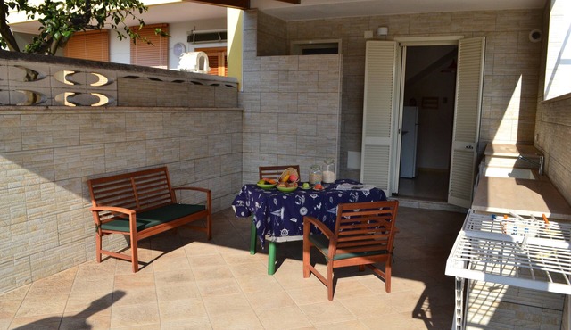 Cosy Apartment near the Beach with Patio & Balcony