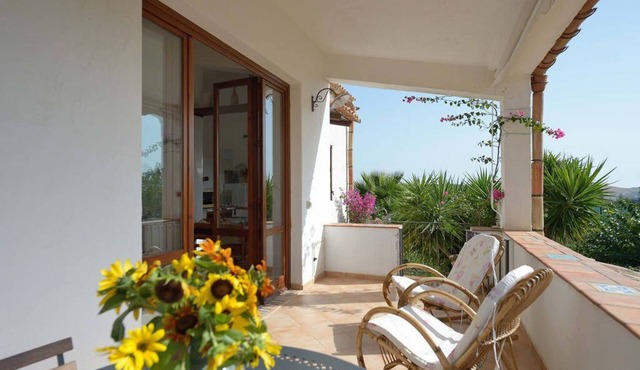 Country apartment in villa: relax between sea and history