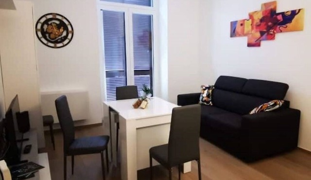 Cozy 1-bedroom apartment in charming Triggiano with WiFi, AC