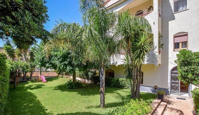 Cozy apartment in central location for your fantastic vacation by the sea.