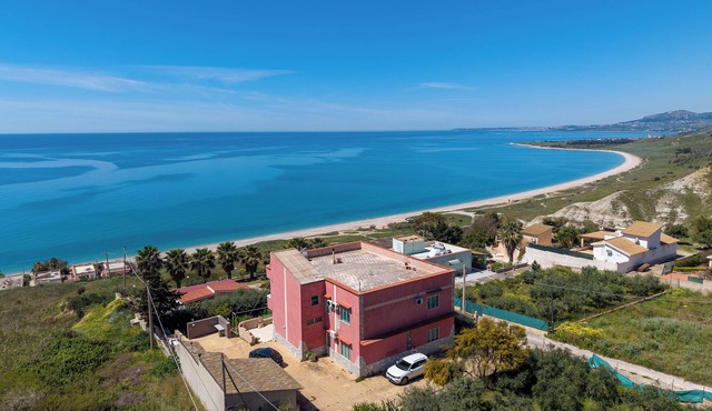 Cozy apartment for families and groups in front of the sea SULIVENTUMARI