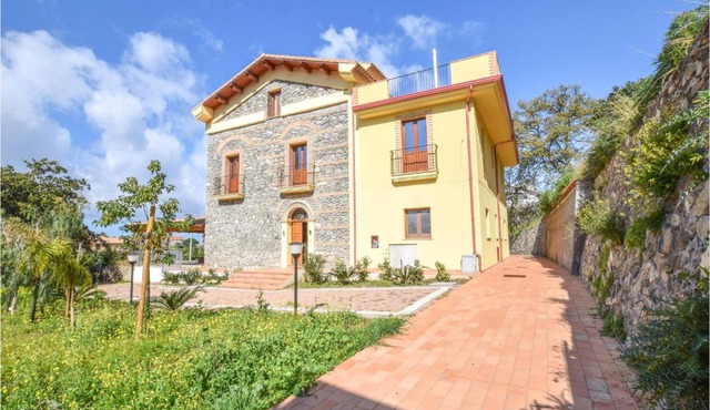 Cozy Apartment In Longobardi Marina
