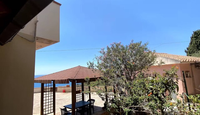 Cozy cottage with panoramic sea view and bathtub in Montesole, Licata
