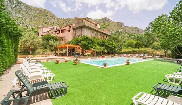 Cozy home in San Giuseppe Jato with outdoor swimming pool
