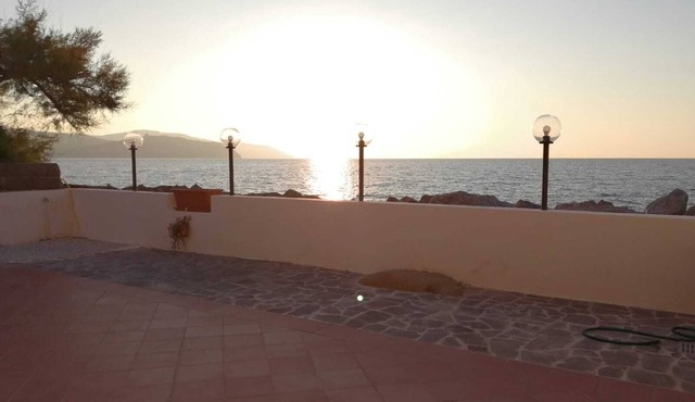 Cozy little house with terrace on the sea facing the beautiful Aeolian Islands
