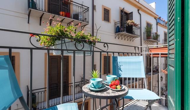 COZY SICILIAN STYLE APARTMENT in town center -BRIARIA-