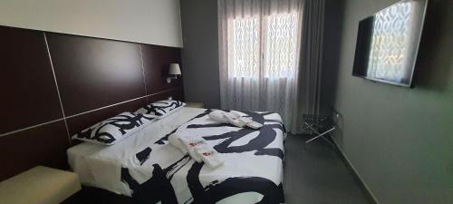 CRI'S & YOU guest room