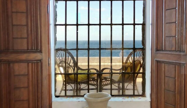 Dammuso beachfront with stunning views of unforgettable sunsets