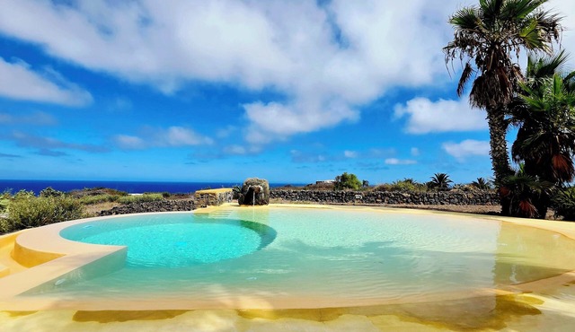 Dammuso Relax Pantelleria with private pool exclusive use