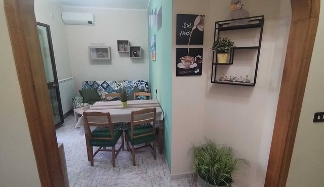 Deluxe, apartment within walking distance of Gallico Marina beach.