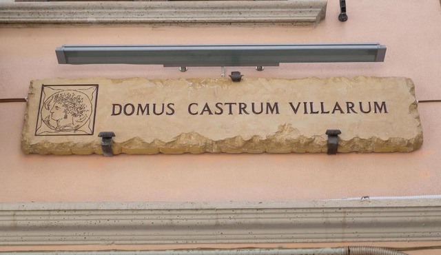 DOMUS CASTRUM VILLARUM B&B