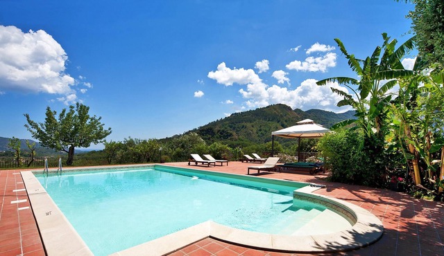 Donna Lucia 1890 Countryhouse 1 with Sea View, Balcony, Shared Pool & Wi-Fi