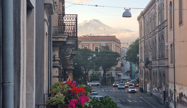 [+Elegant downtown apartment with ETNA+ view].
