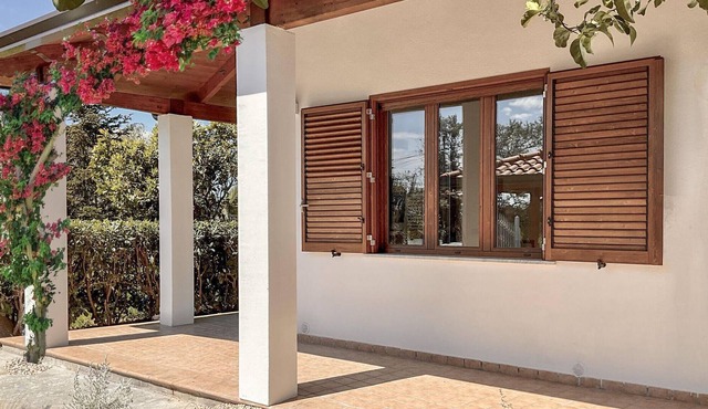 Enjoy unforgettable days in this inviting vacation home near the beach.