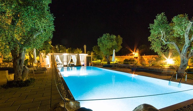 Exclusive masseria in Apulia with pool, jacuzzi, pajare, trulli m595
