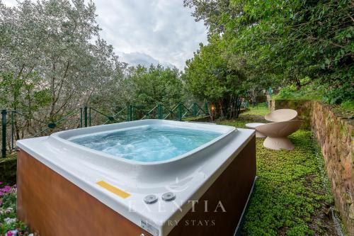 Exentia Stays - Private Garden Villa with Jacuzzi near Spanish Steps, Via Margutta - Rome