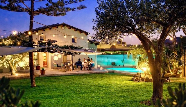 Family Friendly Sicilian Escape.Private Saltwater Pool, Garden & Beaches Nearby