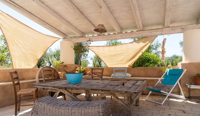 Farmhouse in Noto with Pool and Garden