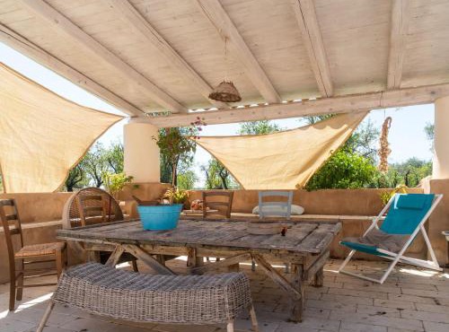 Farmhouse in Noto with Pool and Garden