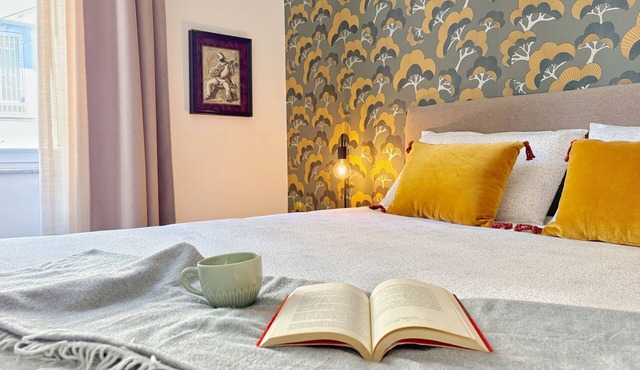 Feel Naples New, Comfortable, bright and central 2 min from Metro!