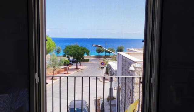 Finely renovated house, a few steps from the sea