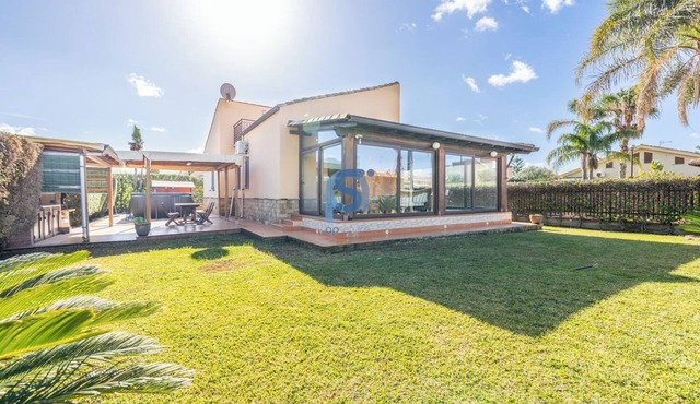 Frank's House, a villa surrounded by greenery with a private pool