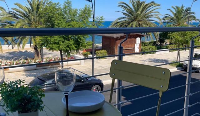 Fronte mare Alba chiara - 1° piano sx