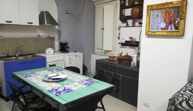 Furnished studio (double bed) with TV and private bathroom