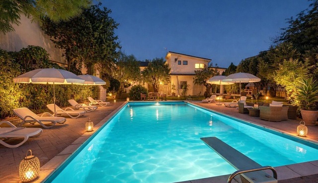 Geranium | 2 bedroom, 2 bath, penthouse near the sea