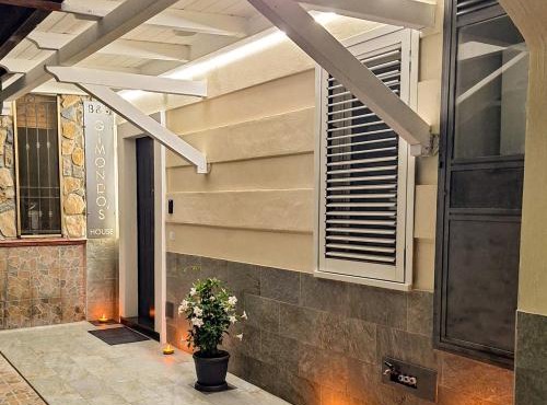 Gimondo's house