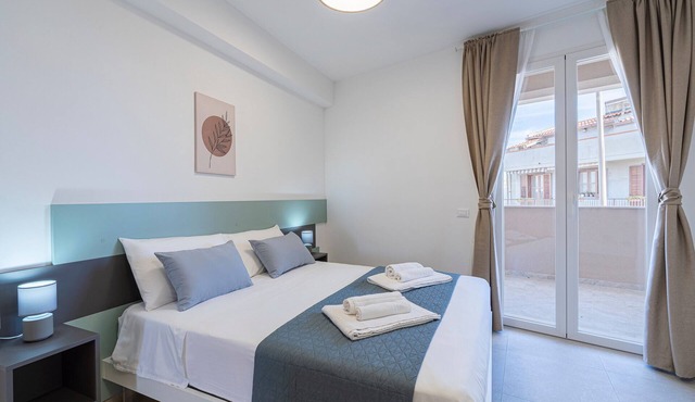 Giualè Portopalo '5' with Sea View, Wi-Fi and Air Conditioning