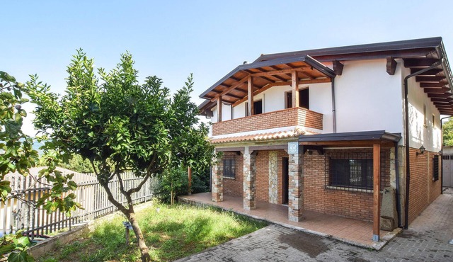Gorgeous home in Motta Santa Lucia