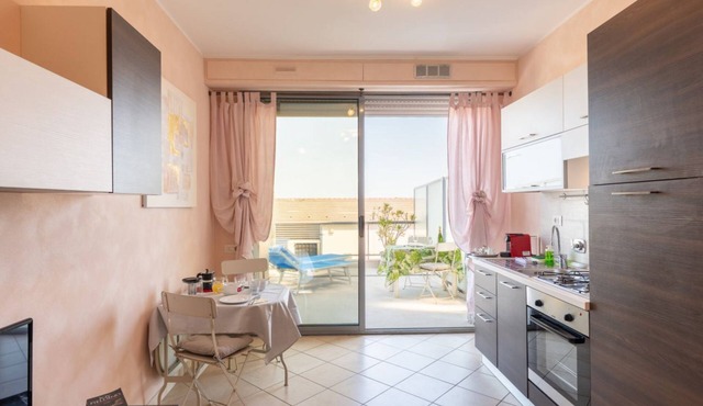 GuestHost - Comfy Apartment near Bussana Beach