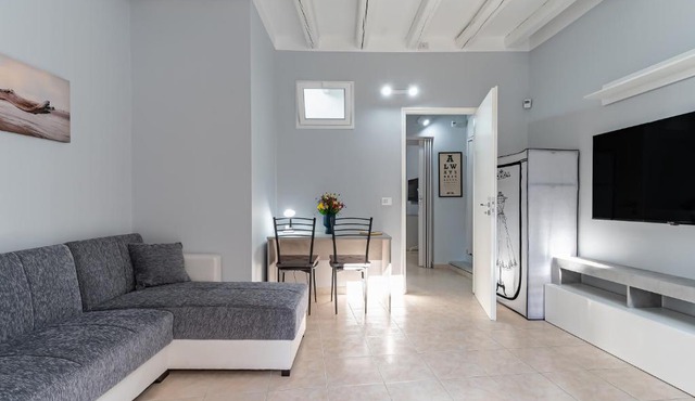 GuestHost - Villa Bellini & Stadio Comfy Apartment