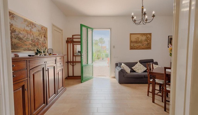 GuestHost - Villa ChiGa Apartment with Veranda, Pool and Parking