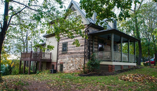 Historic "BREECHES POCKET" Civil W Era Log House/No rentals after DEC. 31 2025 in Thurmont