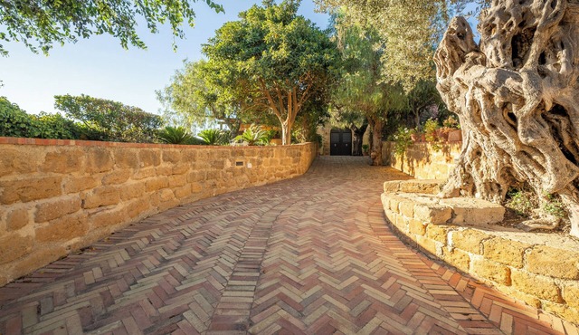 Historic house of the 700, finely restored, in the heart of the Valley of the Temples