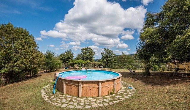 Holiday Apartment 'Lavanda' with Mountain View, Shared Pool & Wi-Fi