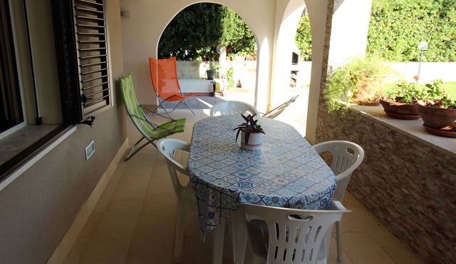 Holiday apartment with terrace and sea view