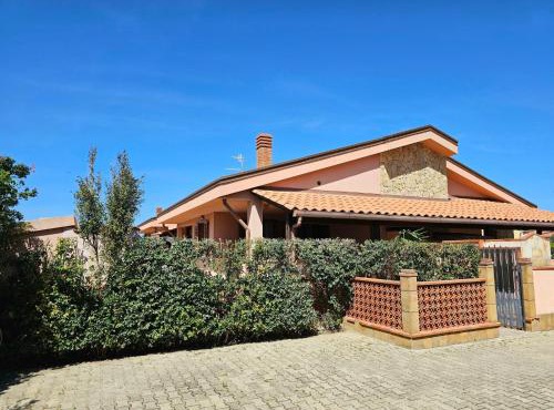 Holiday Home Villa mit Wasserblick by Interhome