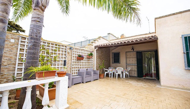 Holiday home 20 meters from the sea