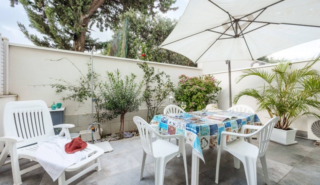 Holiday Home 'Calarossa Tourist House Di Ale & Anny' with Sea View, Wi-Fi, and Air Conditioning