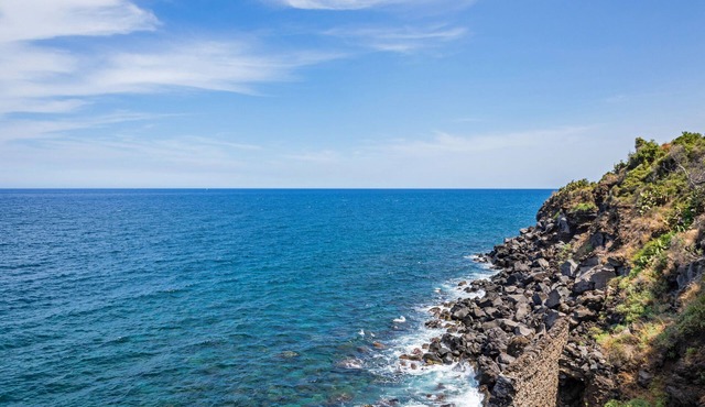 Holiday Home 'Casa Gina' with Sea View, Wi-Fi and Air Conditioning