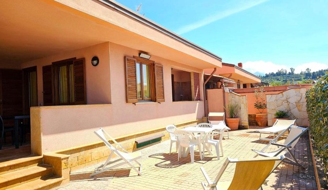 Holiday Home Helle mediterrane Villa mit Veranda und Garten by Interhome