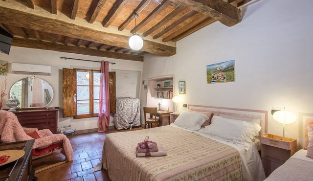 Holiday Home 'La Casa Gialla Di Buonconvento' with Wi-Fi and Air Conditioning in Buonconvento