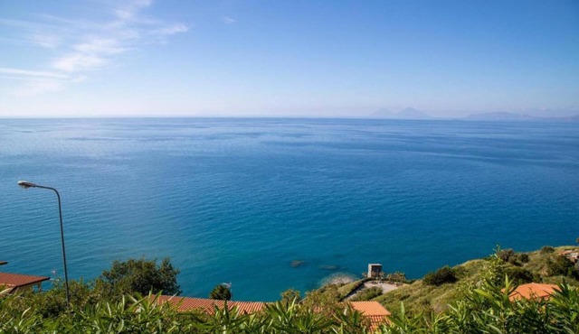 Holiday Home "La Casa di Marigiò" with Sea View, Terrace & Wi-Fi