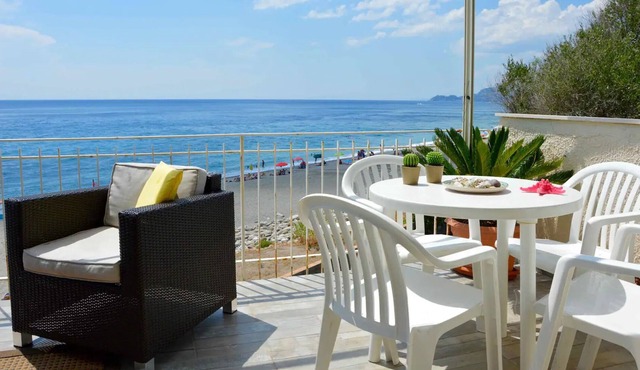Holiday Home "Movida Sea" with Sea View, Balcony & Wi-Fi