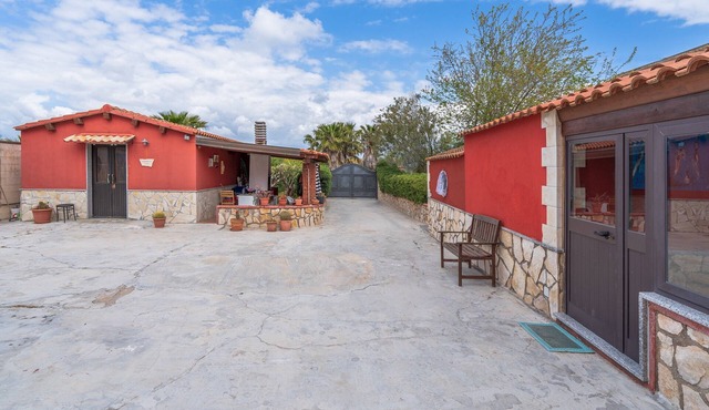 Holiday Home 'Villa Salvo' with Sea View, Garden & A/C