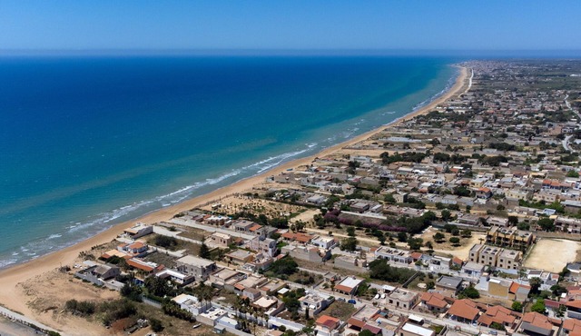 Holiday Home 'Villa Sunshine' with Sea View, Private Terrace and Wi-Fi
