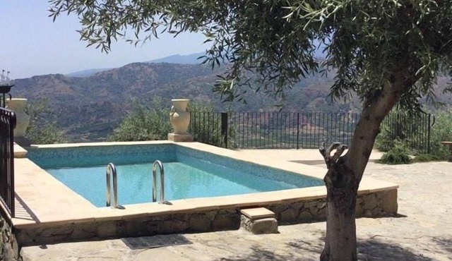 Holiday Home with Pool near Mt Etna